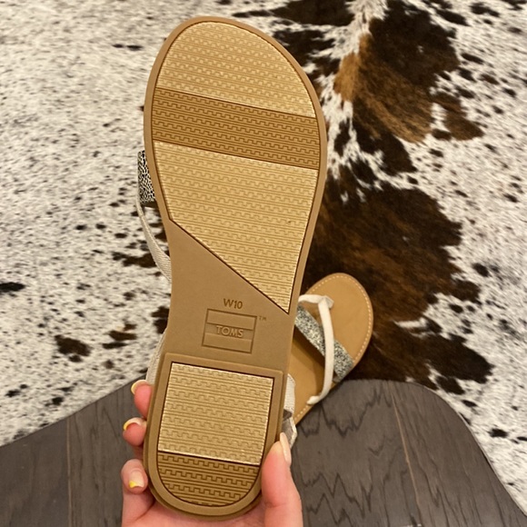 TOMS Lexie Sandal in Natural Shimmer Mini Leopard Print - Picture 5 of 6